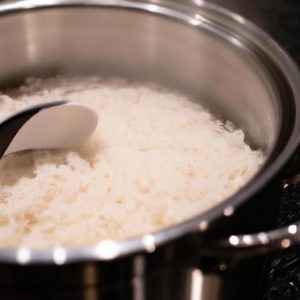 Ile gotuje się ryż - jak poprawnie go gotować?